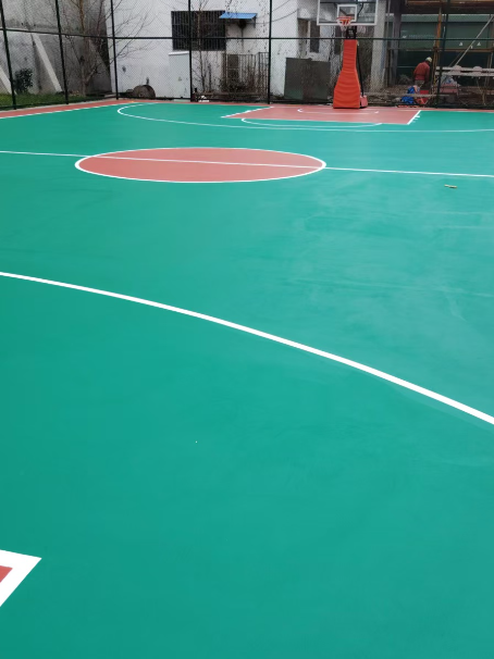 兰州 球场长期使用易出现地面开裂